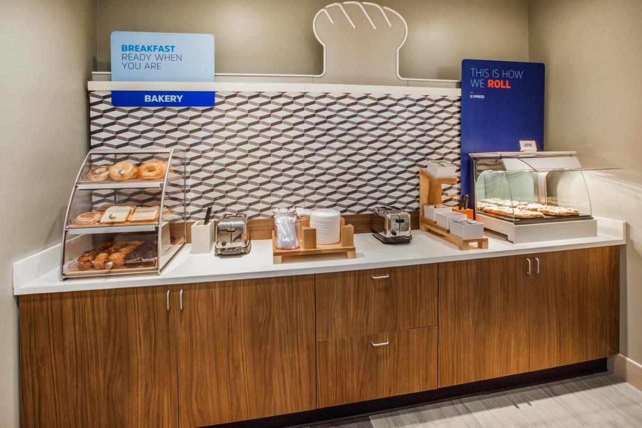 Holiday Inn Express & Suites - Madison West - Middleton By Ihg Zewnętrze zdjęcie