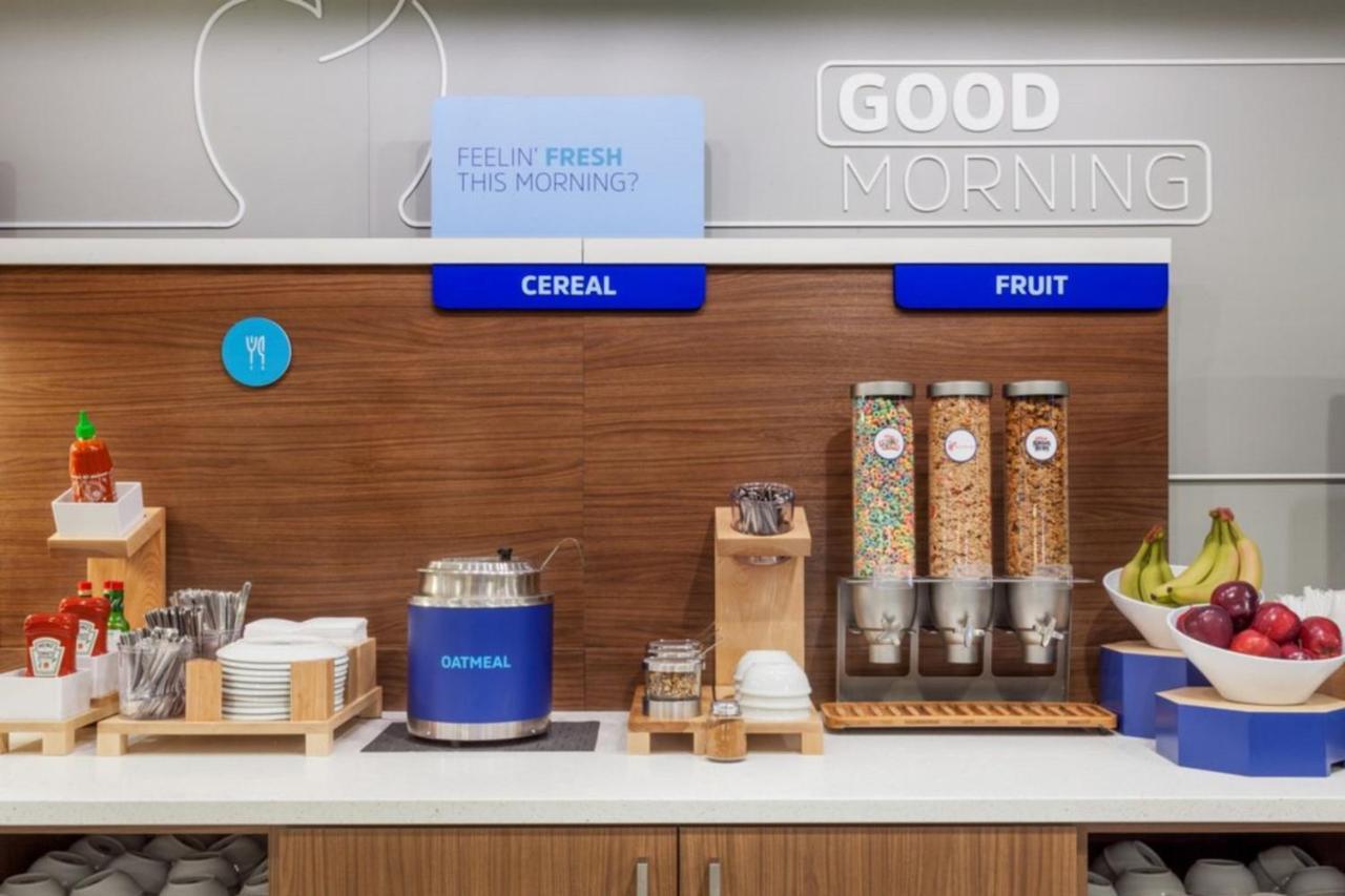Holiday Inn Express & Suites - Madison West - Middleton By Ihg Zewnętrze zdjęcie