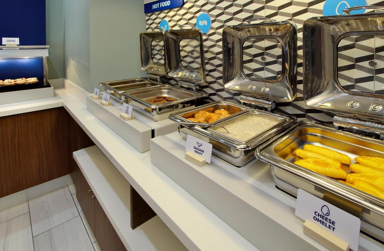 Holiday Inn Express & Suites - Madison West - Middleton By Ihg Zewnętrze zdjęcie