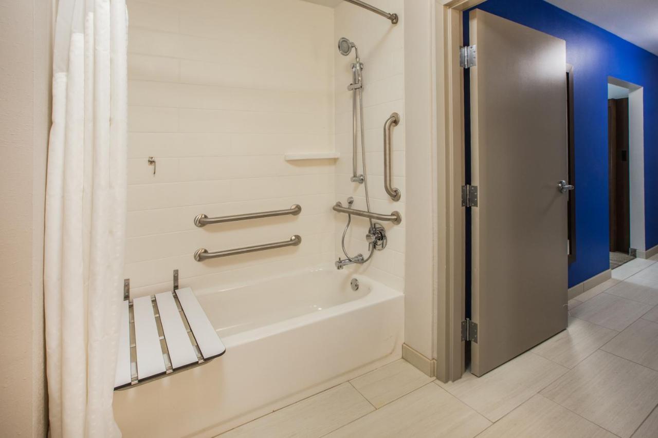 Holiday Inn Express & Suites - Madison West - Middleton By Ihg Zewnętrze zdjęcie