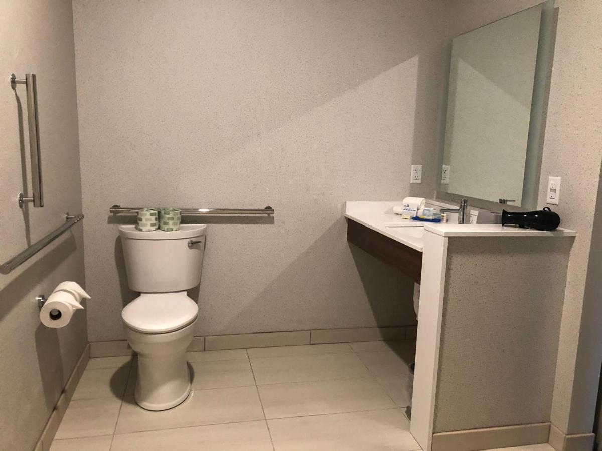 Holiday Inn Express & Suites - Madison West - Middleton By Ihg Zewnętrze zdjęcie